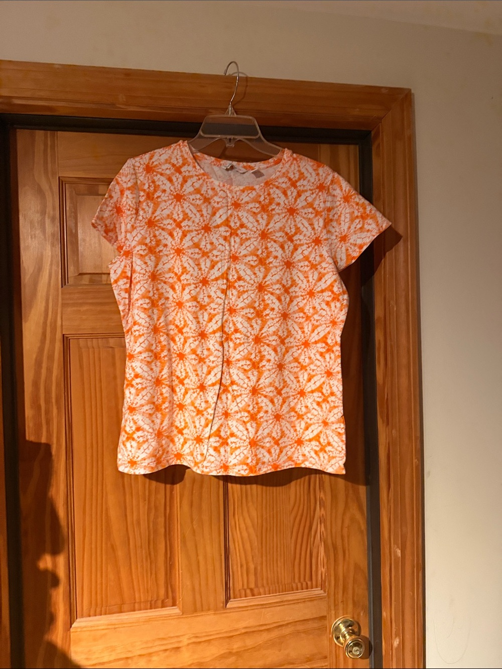 Isaac Mizrahi Orange and White Floral-Print Short Sleeve Tee